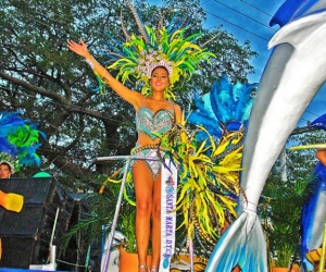 Desfile en la Fiesta Nacional del Mar.
