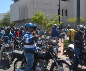 Mototaxistas de Santa Marta