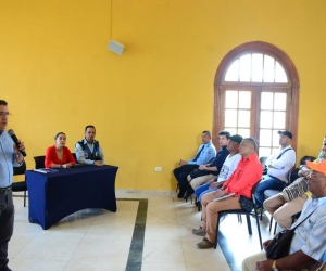 Reunión entre el alcalde Martínez y motociclistas de Santa Marta