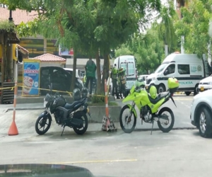 La Policía acordonó la zona por protocolo hasta saber si había o no un artefacto explosivo.