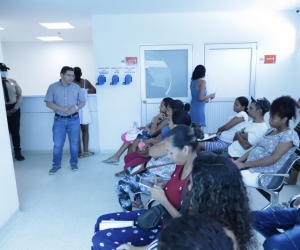 Martínez visitó el centro de salud de La Paz. 