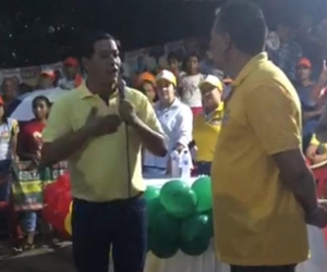 El candidato Roberto Pérez Varela con el polémico excongresista Roberto Herrera.