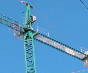 Grúa de construcción en Galicia.