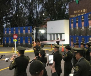 Homenaje a los cadetes fallecidos en el atentado contra la escuela.