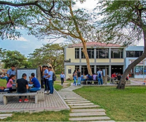 Ofreciendo un curso de educación continuada con todos los estándares de calidad.
