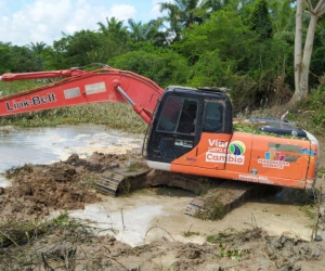 Maquinaria trabajando en la zona.