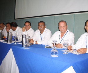 Médico Dionisio Ruiz (q.e.p.d), primero de derecha a izquierda. 