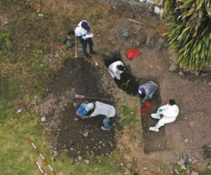 Labores de exhumación en el cementerio de Dabeiba.