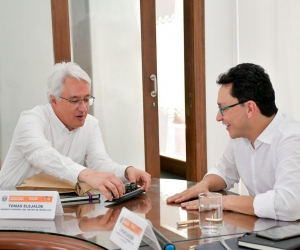 El gobernador Carlos Caicedo se reunió con el gerente del Metro, Tomás Elejalde, y demás funcionarios de la empresa y del gabinete departamental.,