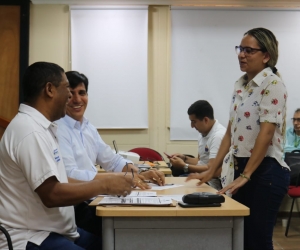 En el evento de Firma de las Actas de inicio de proyectos comprendidos bajo la modalidad de trabajo de investigación, prácticas de innovación y emprendimiento, trabajo de creación artística y pasantía de investigación.