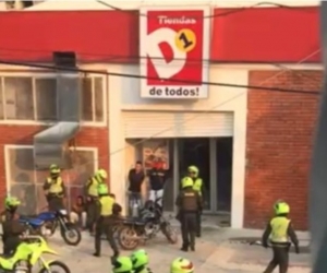 La Policía llegó a la tienda.