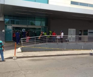 La mujer de avanzada edad está hospitalizada en Valledupar.