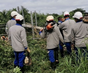 Operarios de Electricaribe.