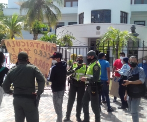 Protesta realizada en la mañana de este jueves por estudiantes de la Unimagdalena.