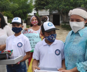 La Polfa logró conectar a 157 niños y niñas de estratos 1 y 2 del país a sus clases virtuales del colegio. 