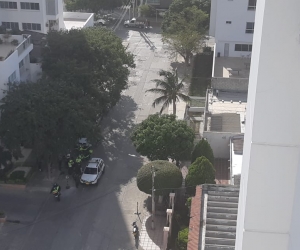 Momento en que la Policía hace presencia en el edificio de Bavaria para llevarse al extorsionista.