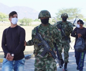 Presuntos guerrilleros capturados.