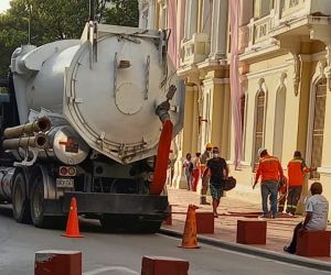 El rebosamiento de las cañerías se presenta, incluso, dentro de la Alcaldía de Santa Marta.