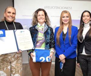 Acto de entrega de la renovación 'Blue Flag' para la playa en el Zuana.