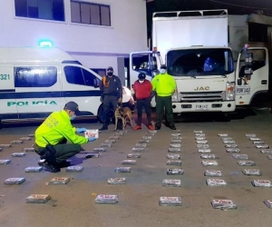 Un total de 130 kilos de cocaína que se movilizaban en un camión fueron incautadas por la Policía Nacional.