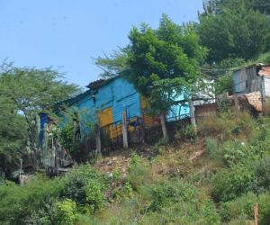 Casas de invasión en Altos de San Jorge, en Santa Marta.