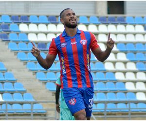 El único gol del compromiso llegó al minuto 20. 