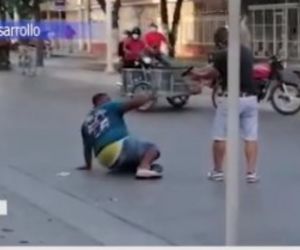 El hecho se registró al frente de la Clínica Bahía. 