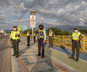 La Policía y Movilidad tuvieron que acordonar los puntos en la Troncal del Caribe para que no los destruyeran.