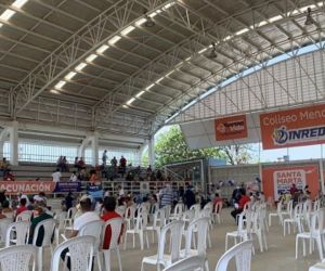 Vacunación en el Coliseo Menor.