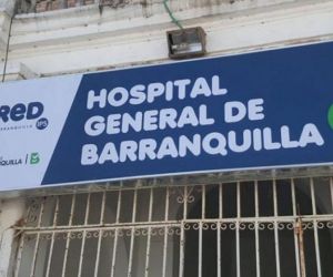 La niña recibe atención médica en el Hospital General de Barranquilla.