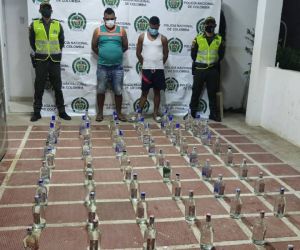 Hombres sorprendidos con licor adulterado.