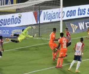 Momento del gol de Junior.