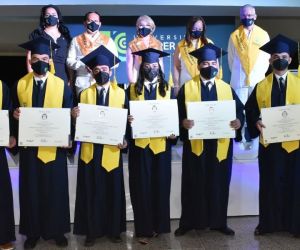 Fueron 42 graduandos quienes recibieron el diploma de manera presencial 