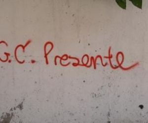 Este grafiti apareció en Los Alcázares.