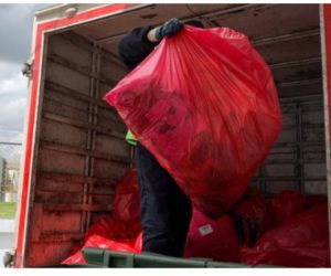 La separación de todos los residuos provenientes de vuelos internacionales se realiza mediante bolsa roja y tiene como destino la incineración y enterramiento de cenizas.