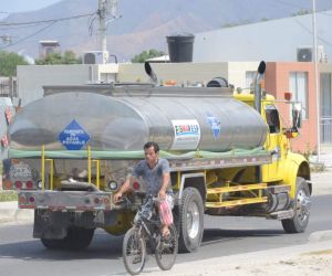 Los carrotanques de agua también esconden precios que se desinflaron. 