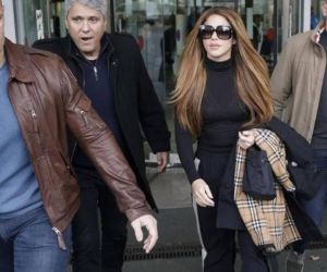 Shakira a su salida del juzgado de Barcelona tras firmar el acuerdo con Piqué