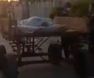 Cuerpo trasladado en 'carromula' al hospital de Ciénaga.