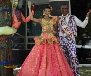 Reina del Carnaval 2022, Valeria Charris Salcedo, y el Rey Momo, Kevin Torres.