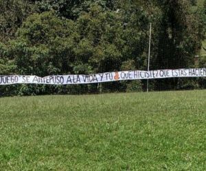 Plantón realizado a las afueras de la institución