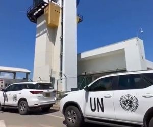 El camión de valores que aparece junto a las dos camionetas de la ONU.