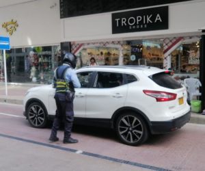 Sanciones a vehículos particulares que circulen por la carrera quinta.