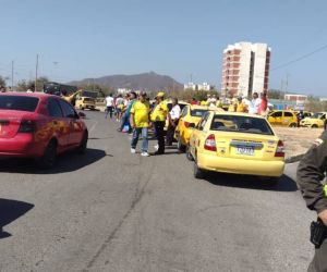 Presencia de las autoridades en sitios de concentración de taxistas.