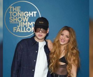 Shakira junto a  Bizarrap en el Show de Jimmy Fallon.