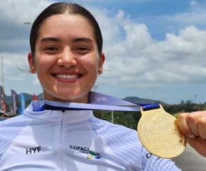 Angie Londoño campeona de la prueba de ruta juvenil femenina.