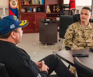 Reunión entre el secretario de Seguridad y el representante del Ejército.