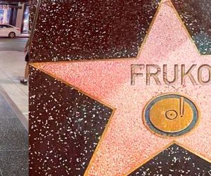 'Fruko' en su estrella en el Paseo de la Fama.