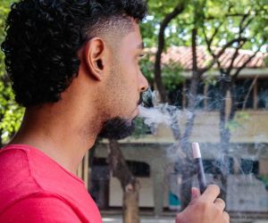 Universidad del Magdalena le pone la lupa a los jóvenes que practican la moda del Vaper.
