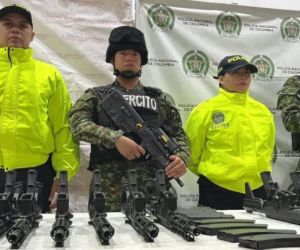 Fusiles incautados en la vía  vía Medellín-San Jerónimo