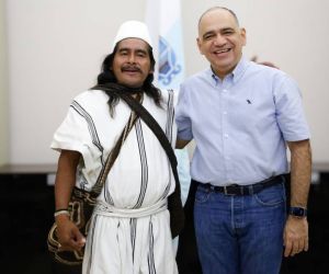 Luis Enrique Salcedo y el alcalde Carlos Pinedo.